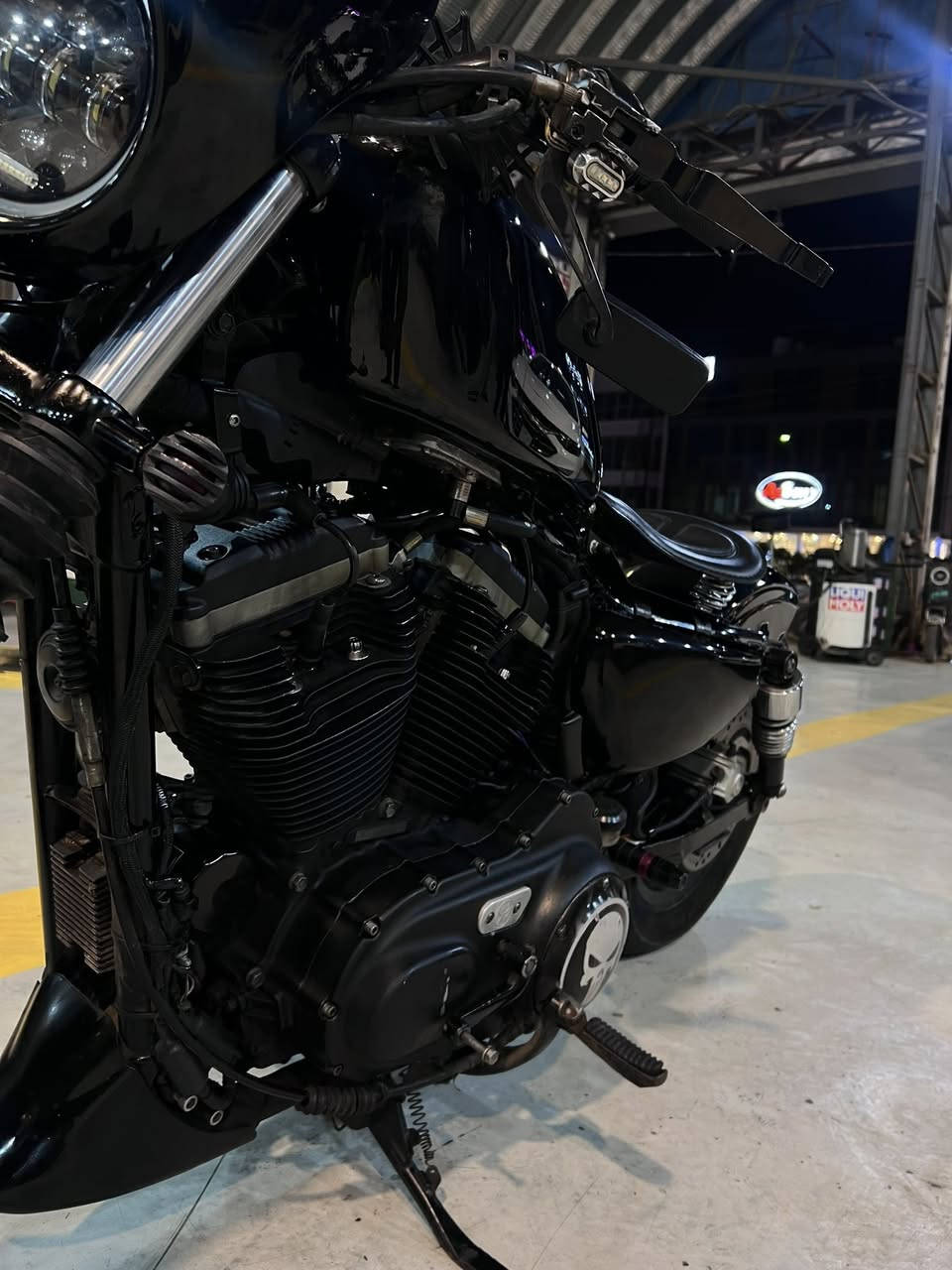 هارلي ديفيدسون سبورتستر ببر  883 2012
ممشى دراجة 43 
دراجة كفاله عامه 
تانكي ببر جديد  دراجة ببر بل كامل 
 عليها شوته kn
وبجمها ايرون 
مكان دراجة بصره 
***********
