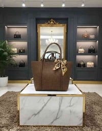 ⁨ الفدك وفرتلكم  الحقيبة بلون جوزي قطعة تموت❤️‍🔥 تكفي كل اغراضج وخفيفه...