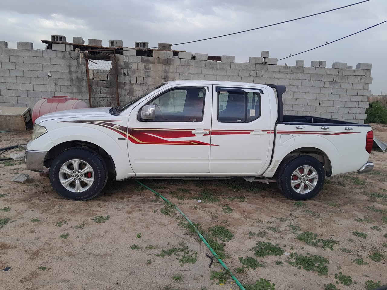 نيفاره للبيع موديل ١٤ السيارة جاهزة مابيهه أي نقص بأسمي بغداد مشروع وطني مكان السياره بالبصرة *********** أو *********** السعر ١٣٠$
