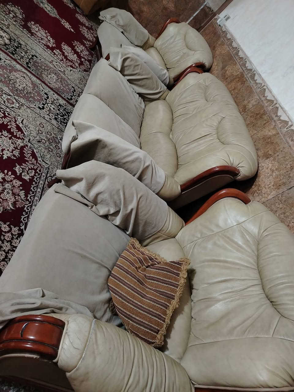 #للبيع 
اغراض بيت كوفة حي المتنبي
سبلت كنتوري
مبردات كونفيرا احجام مختلفة
تخم قنفات 
جهاز رياضة
منظم فولتية يرفع الفولتية الى 220فولت تحمله 3000
ثريات وحدة كبيرة واربع ثريات جداريات
***********
#الجميع
