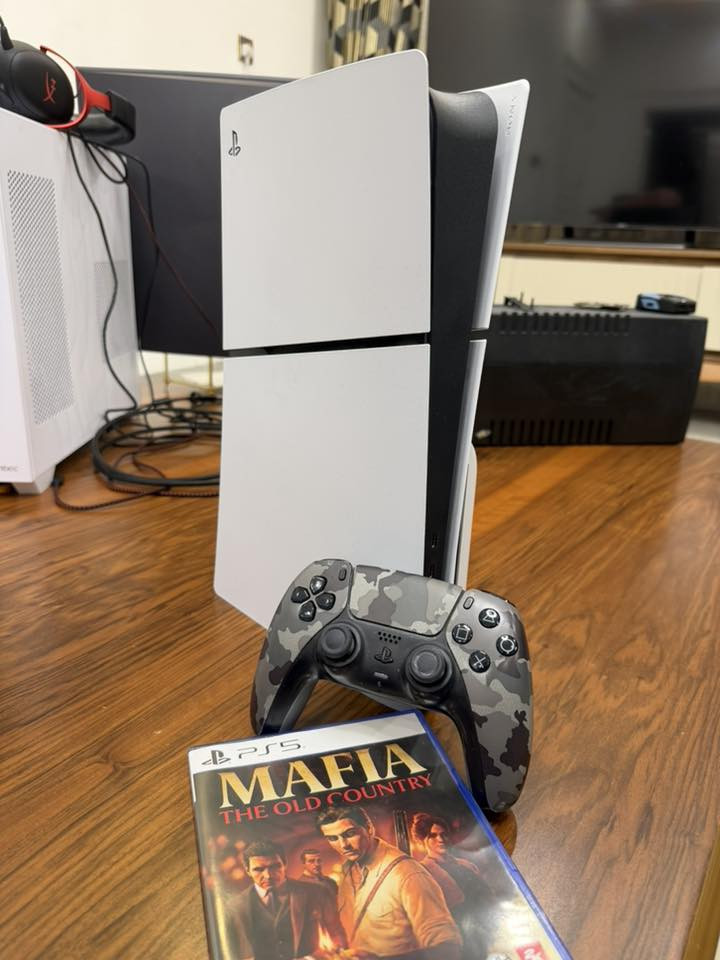 السلام عليكم اخواني سيت اب كامل للبيع مع ملحقات هواية و بليستشت ٥ 

1- 
pc RTX5060 , AMD7 5700 , ram ddr4 32GB 
سعرها (1,400,000)يجي وياها سماعة hyper x و ssd خارجي 2TB و ميز كاربون فايبر استخدام بسيط و كرسي گيمنگ كلها ماركة ARI GAMING من الفئة المتوسطة و يو بي اس power solid 2000va , 1400W
2-
سيت اب DMA هو اقوى نوع هاك موجود حالياً يتكون من البورد و قطعة ماكاو تستخدم للايمبوت و ميني pc و قطعة فيوزر ماخدها من DMA IRAQ ب ٦٥٠،٠٠٠ يمكن بوقتها حالياً طالب بيهن (300,000) و موجودين الشباب بالكروب مالهم يوفرون دعم للقطعة على مدار الساعة 
3- 
شاشة مونيتر LG curved ULTRA GEAR 1ms ماخدها من شركة طاقة قبل شهرين تقريباً ب ٦٠٠،٠٠٠ حالياً طالب بيها (300,000) 
4-
ماوس و كيبورد GRAVASTAR من افضل الكيبوردات و الماوسات الي ممكن تجربونها لا يعلى عليها ماخذها من ARI GAMING 
الماوس سعرهن يتجاوز ٥٠٠،٠٠٠ طالب بيهن (200,000) اثنينهن 

5- 
قطعة elgato 4k x ماخذها من ARI GAMING سعرها ب ٥٧٠،٠٠٠
طالب عليها (200,000)
6-
بلستشن ٥ سلم طالب بي (450,000) يجي ويا لعبة مافيا الجديدة و يدة 
7-
قطعة cronus zen تساعدك بألعاب الاونلاين بالسوني تقريباً هاك وياها سكربتات كود طالب بيها (75,000) 
8-
يدة احترافية لل سوني ٥ اصلية من شركة سوني طالب بيها (90,000) 
اخواني الأغراض كلها استخدام اقل من ٥ اشهر و اكو اقل و كلها مضمونة من الاعطال و التصليح كلها على وضع الشركة و هذي اغراضي الشخصية مو اغراض محل ولا تاجر و تركتلكم كل شغلة منين مشتريها حتى تتأكدون بنفسكم من الاسعار فرجاءً لحد يكسر بسعر شي ما يعرفه و تحياتي 
للتواصل عبر واتس اب 
***********
