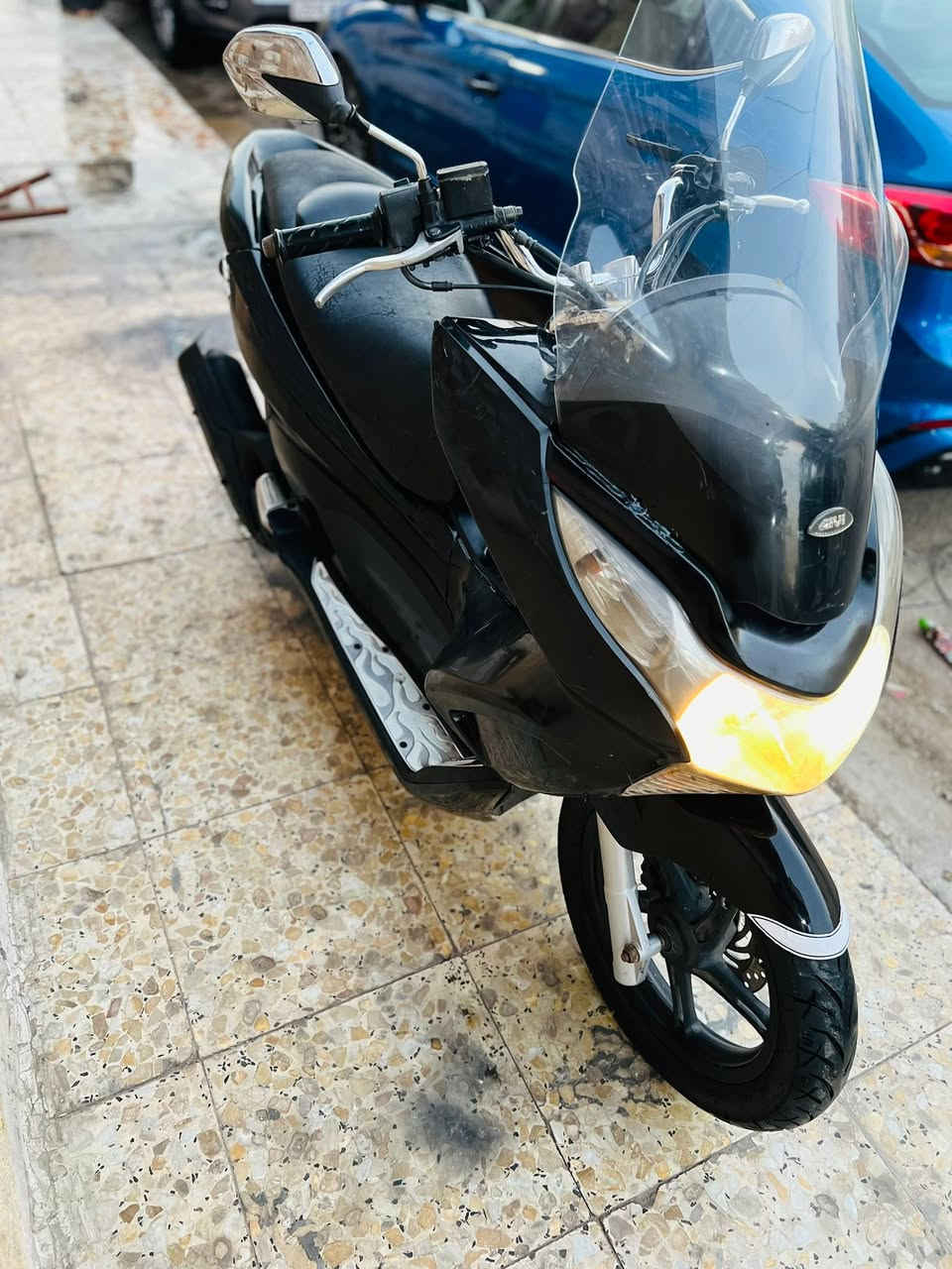 السلام عليكم pcx جيل اول ياباني اصلي مكينه لوك برغي ممفتوح بيه على ايدي منزله حساس ازدحام حساس استان كله شغال مكينه 150  شلعه معدل فول  السعر 900 وبيه مجال الهاتف *********** العنوان بغداد اتصل وبيك خير ودلل
