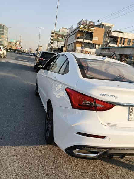 سلام عليكم شيري اريزو 5 موديل 25 سياره كلين مال بيت ماشيه 11 الف قابل لزيادة
مواصفاتها معروفه #السعر 120 بي مجال 
للاستفسار انتصل ((***********))
