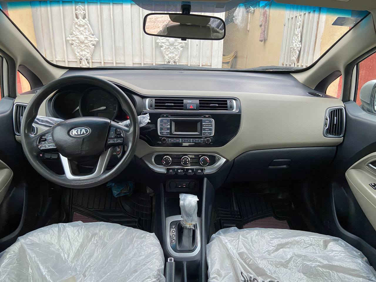 ‏السلام عليكم ورحمه الله وبركاته
‏------------------------------------
‏كيا ريو موديل 2016 لون رصاصي وارد امريكي
‏حادث جاملغ وبنيد فقط ، الباقي كفالة عامه 
‏رقم بغداد بأسمي ، سنوية ورقم وهزة جدد
‏محرك 1600 GDI ، محرك وگير مكفولات 
‏صدر وحدادية وكهربائيات وتخم تاير كلة تمام
‏تبريد تدفئة شغال ، ماشية 106 حقيقي
‏-------------------------------------
‏المواصفات :
‏تحكم استيرن ، داخل بيجي ، نظام ايكو ،مانع انزلاق ، حساسات استشعار هواء الأطار ، ABS ، سستم صوت متكامل ، بلوتوث 
‏--------------------------------------
‏#_السعر 89 وبيها مجال بسيط 
‏
‏#_للأستفسار ***********
‏
