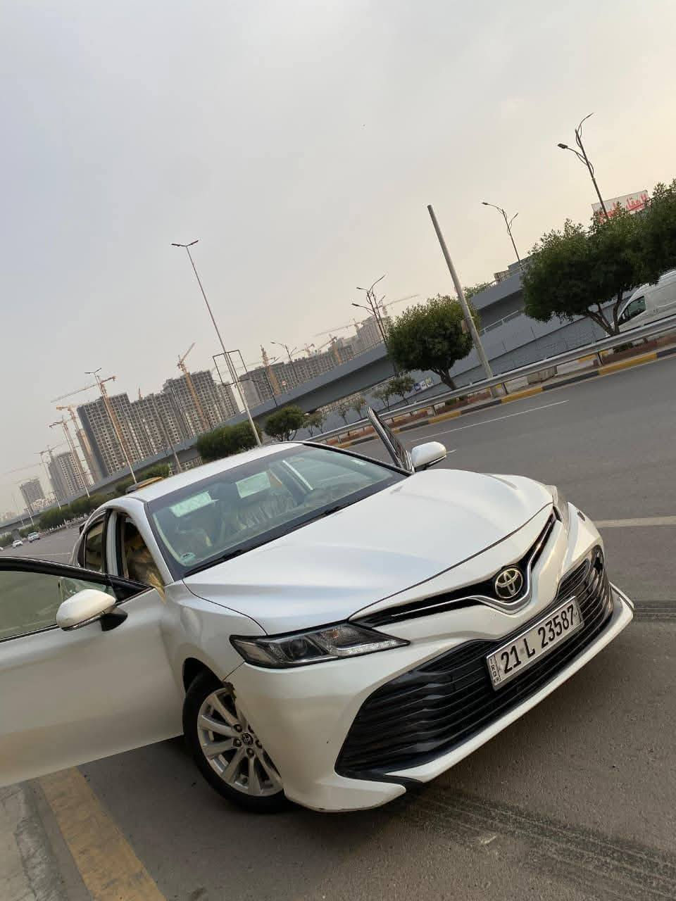 كامري موديل 2018  ( خـليـجـي )
*** السونر بتاريخ 24/1/2026
كلشي موضح بالسونر 
السياره بيه طخه من جوه برصيف من اشتريته على هاي الحطه
ما اريد احد يجي ويكلي مكلت
كلشي واضح والسونر حديث والي بيه كلت بي اقره كلشي وحياك الله،،،،

بيه ملاحظات بسيطه 
طخات بالدعاميه الاماميه والخلفيه
وكنر الخلفي للجاملغ دحجه بسيطه
تبريد تدفئه صدر امامي خلفي كير محرك خير من الله
كلشي بيه شغال والحمدلله
وبيه تشغيل عن بعد بالريمونت
 ماشيه 90  km
السياره بأسمي وتحويل ثاني يوم وهزه بعده مساقطه
لمعرفة السعر علق تم و يجيك السعر 
مكاني العطيفيه قرب جامع براثا
***********
