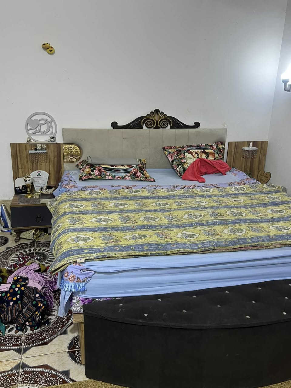 السلام عليكم أغراض بيت للبيع غرفة نوم تركي سعر الغرفة 600 وبيها مجال وديوان جديد  طولة 15 متر سعر الديوان 600 وبي مجال ميز طعام مع كراسي 4 سعر 100 وبي مجال وبلازمة 32 سعرها 125 وبيها مجال مكاني الزبير حي الخطوة للاستفسار الاتصال على الرقم ***********
