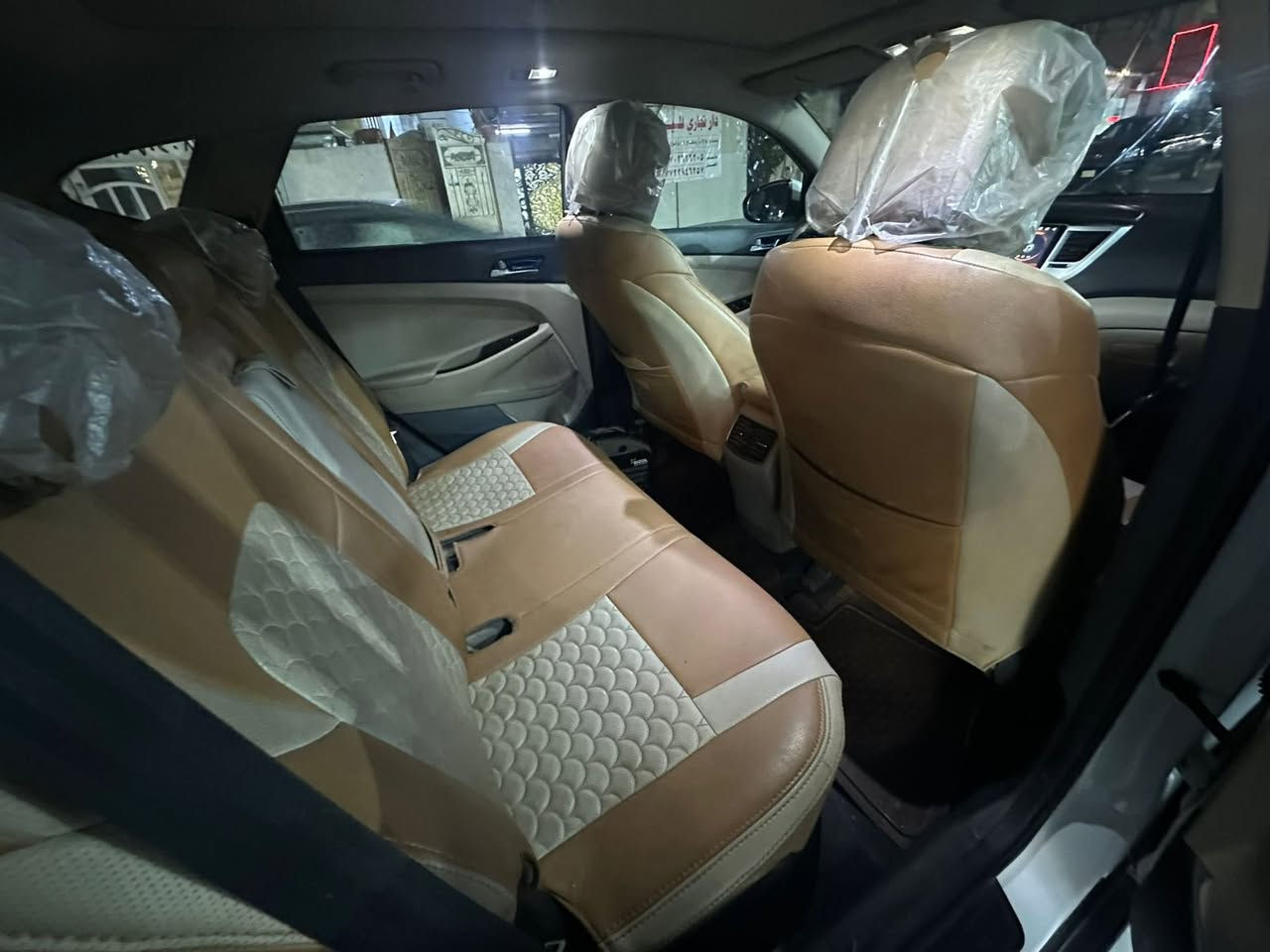 السلام عليكم
للبيع توكسان موديل 2018 
خليجي محرك ٢٠٠ 
١٤٦ الف ماشية حقيقي 
سيارة فول مواصفات عد البصمة 
رقم بغداد 
مكان السيارة بغداد 
رقم هاتف ‭٠٧٧١ ٥٩٧ ٧٨٨٢‬
سعر السيارة ١٧٠ وبيها مجال بسيط
