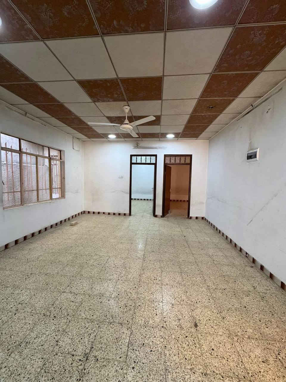 دار للبيع 
الموقع : حي البلديات ( قرب جامع السليمان )
المساحة : 200 متر
الواجهه : 10 متر
الاتجاه : شروق تام
طابق واحد : غرفة نوم وهول واستقبال ومطبخ وصحيات
فرع صبة
نستقبل عروضاتكم في اغلب مناطق الجانب الايسر
للاستفسار مراجعة مكتب ترف للاستثمار العقاري TARAF 

***********
***********
