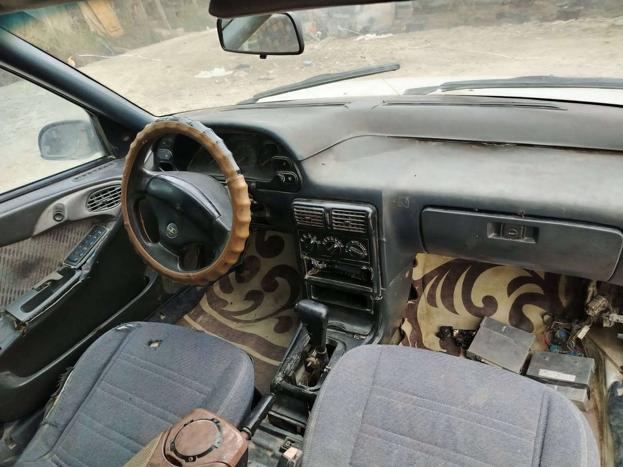 السلام عليكم سياره اسبرو موديل ٩٢ رقم ديالى سنويه صاقطه مكينه وكير اوتماتيك السعر ١٤ وبيه مجال  رقم صاحب سياره ***********
