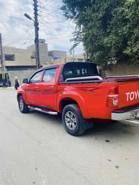 تيوتا للبيع موديل 2013رقم واسط فورويل كويتي ام البطل مكفوله كفاله عامه...