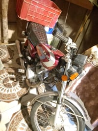 الموديل: 2023 اللون: أحمر ماروني رقم وسنوية: موجودة الماكينة: نضيفة وم...