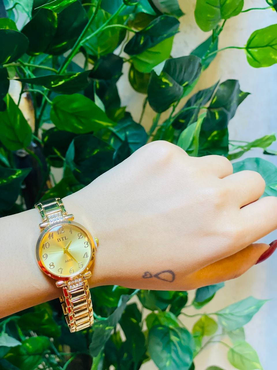 ساعة نسائية 👑🤍

بتصميم يعكس جمال الشتاء، تجمع بين الفخامة والبساطة لتُكمل إطلالتكِ بكل أناقة مرصعة بالكرستال 💕😅


**إذا كنت صاحب هذا الإعلان وتريد حذفه لأي سبب، رجاءا أرسل رسالة إلى الدعم الفني**