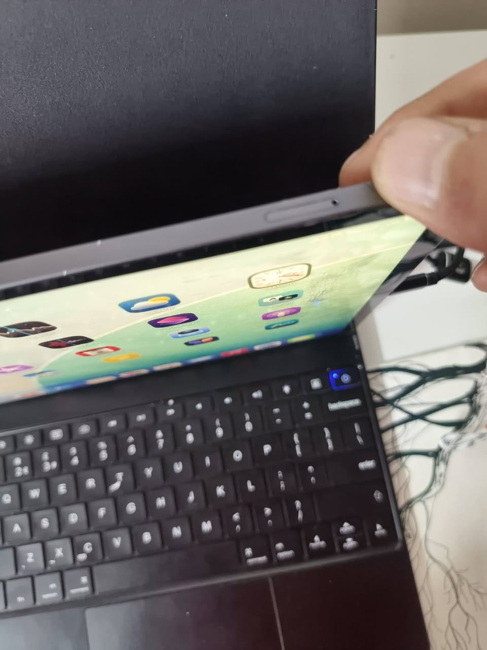 ايباد برو13انج الجيل الثالث العملاق نسخة السيم كارت ببجي 120فريم بطارية٩٠الشحن فول شغال١٠/١٠+كيبورد مجك من شركة أبل الأصلي +ماوس خارجي أصلي ممستخدم بي ورقة ضمان سنة +قطعة تحويل ماوس الايباد في حالة جيدة (فقط مشكلة في التاج ميلمس) ابيع ع وضعة يفيد دراسة أو مونتاج أو ألعاب أو تصفح ابيع350الكل تحياتي للجميع


**إذا كنت صاحب هذا الإعلان وتريد حذفه لأي سبب، رجاءا أرسل رسالة إلى الدعم الفني**