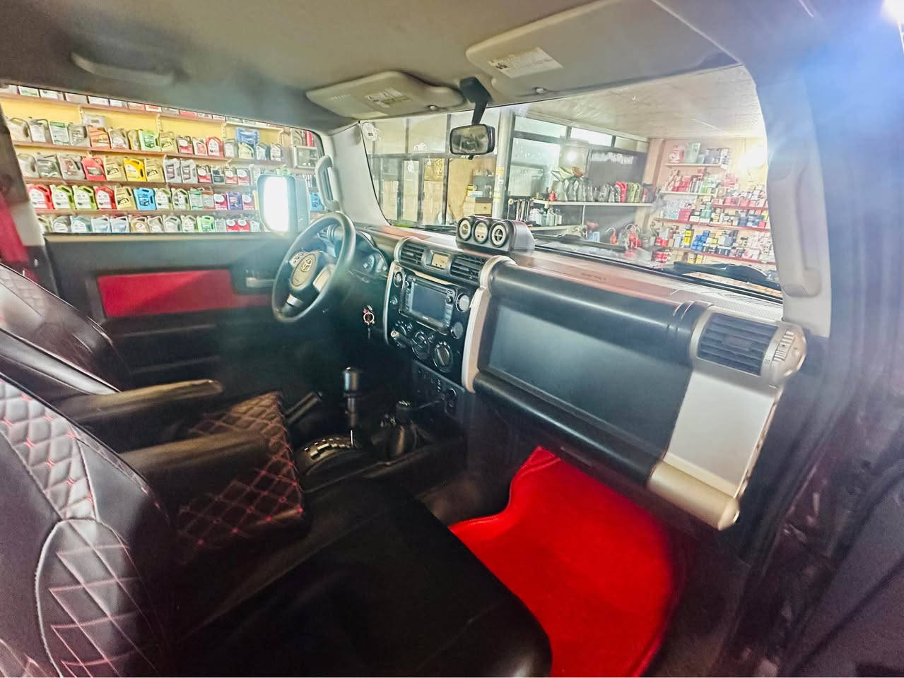 ( اي تراك - ديفلوك Toyota FJ2007
- بورسله - تحكم سوكان - امريفايه ر - حساس دعامي - كاميرا -
بلاجكتور - ئاوينه كلوب - كاره با - دوو سويج سه ياره كه  يه ك پارجه يً هه يه  سه ياره كي تابلي خاوينه و تونده هيج مه سروفي تيانيه جوار تايه تازيه ره قه م سانه وي هه موو نويه 
*********** أربيل, العراق
