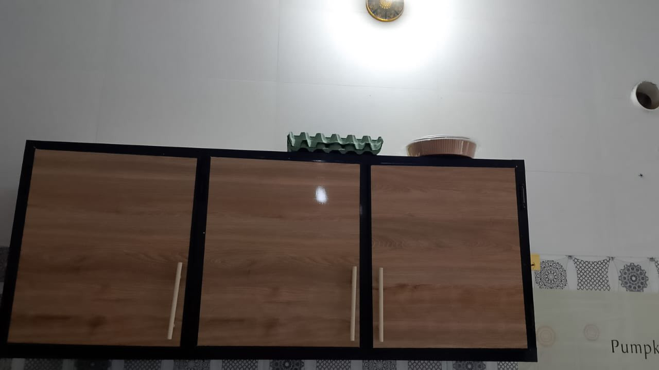 السلام عليكم متاح سلبت طن ونص شغال ونضيف ما مستعمل سعره ٣٠٠ وكاونتر ٣ قطع سعره ١٥٠ وسماعه سعرها ١٢٠. هاذه رقمي ***********
