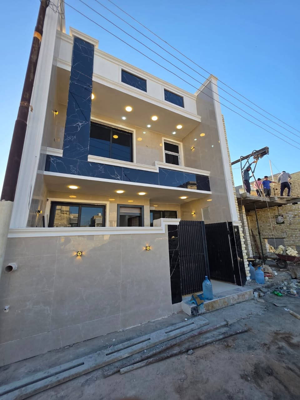 � الموقع: الدورة – البوعيثة – مجمع العيثاوي 

🏡 بيت سكني مميز
📐 المساحة: 100 متر
🔹 طابق ونص
🛏️ غرفتين نوم
🛋️ صالة
👩‍🍳 مطبخ
🚿 خدمات كاملة

💰 سعر مناسب
📞 للاستفسار:***********
