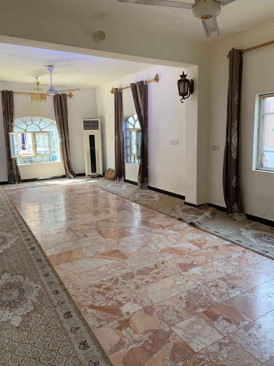 السلام عليكم بيت للبيع او مراوس بدونم العنوان بغداد المدائن قرب مركز الشباب مساحة البيت 600 متر 
يحتوي علا 
حديقة كبيرة
استقبال للضيوف مع هول 
غرف عدد 3 
صحيات عدد 3
صالة كبيرة 
مطبخ حجم مناسب
مع محل كامل بضهر البيت 
الطابق الثاني مرمم كامل ترميم جديد 
 

للأستفسار اتصل علا هاذ الرقم او راسلني واتساب 
وشكراً.
‏‪0770 346 4327‬‏
