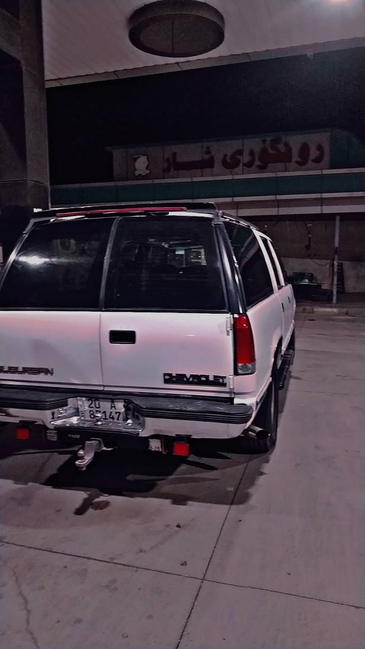 سلام عليكم للبيع سياره تاهو شوفر موديل1996 رقم ديالئ مشروع وطني 8سلندر محوره غاز 100لتر او تانكي بانزين240لتر منضومه زنون تخم تاير جديد شاشه ايباد مضخمات/ 11راكب تبريد مركزي تادفه السعر70وبيه مجال حك الجيه مكان خانقين رقم ***********
