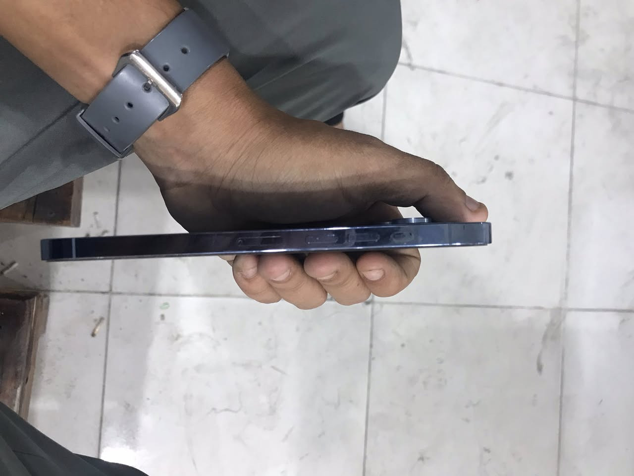 ايفون 13برو ماكس شرق اوسط كفاله عامه من الشخط بطاريه 85/السعر700قفل لاتدخل وتكول بي مجال /***********
