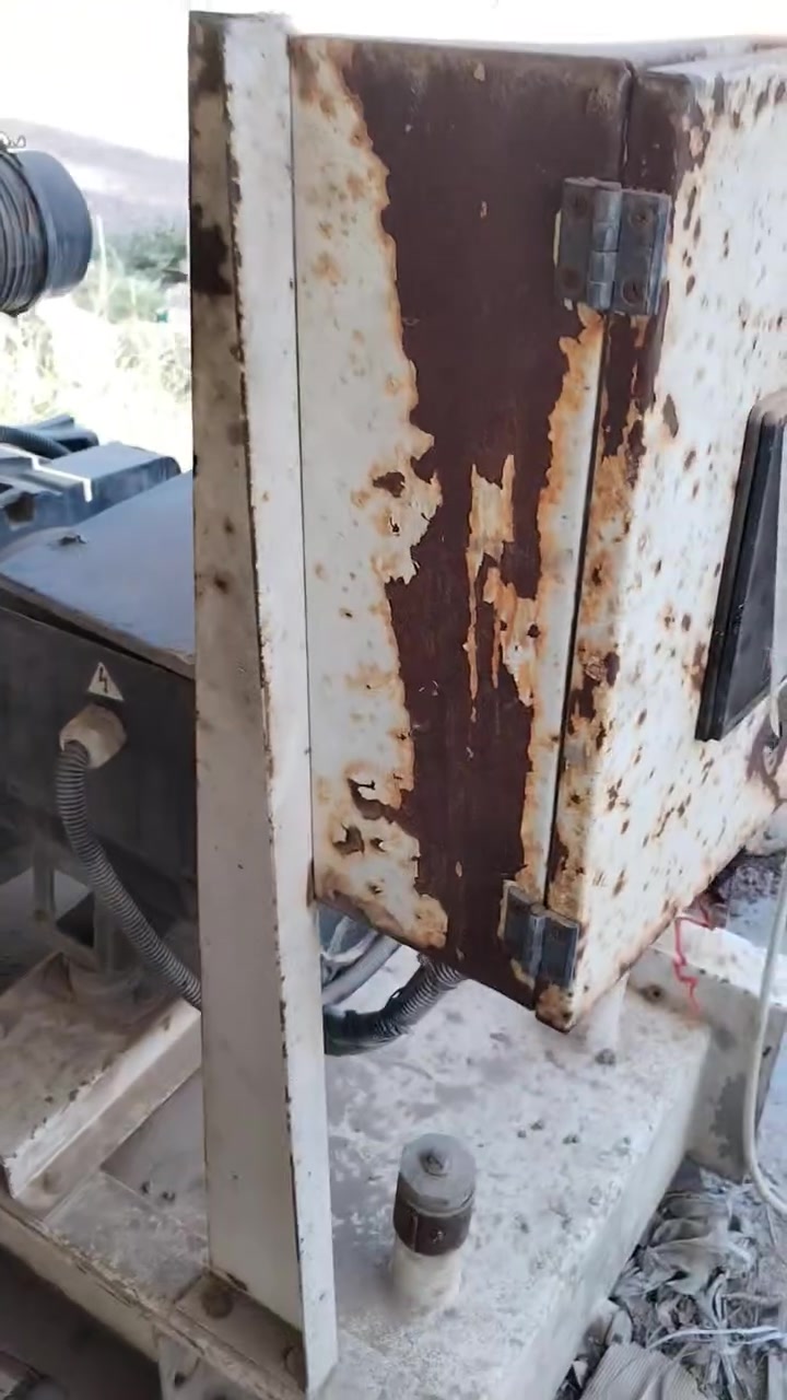 سلام عليكم للبيع مولدات بيركز عدد 2 وحده ٤٥ كيفي و ثانيه ٣٠ كيفي مكاني بغداد *********** اتصل و دلل
