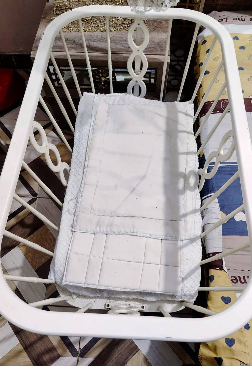 سرير هزاز 40,000
دوشك طفل 4,000
حجلة طفل ام الموسيقى 18,000
فراش طفل ابو البيانو 10,000
. 
بيها مجال


**إذا كنت صاحب هذا الإعلان وتريد حذفه لأي سبب، رجاءا أرسل رسالة إلى الدعم الفني**