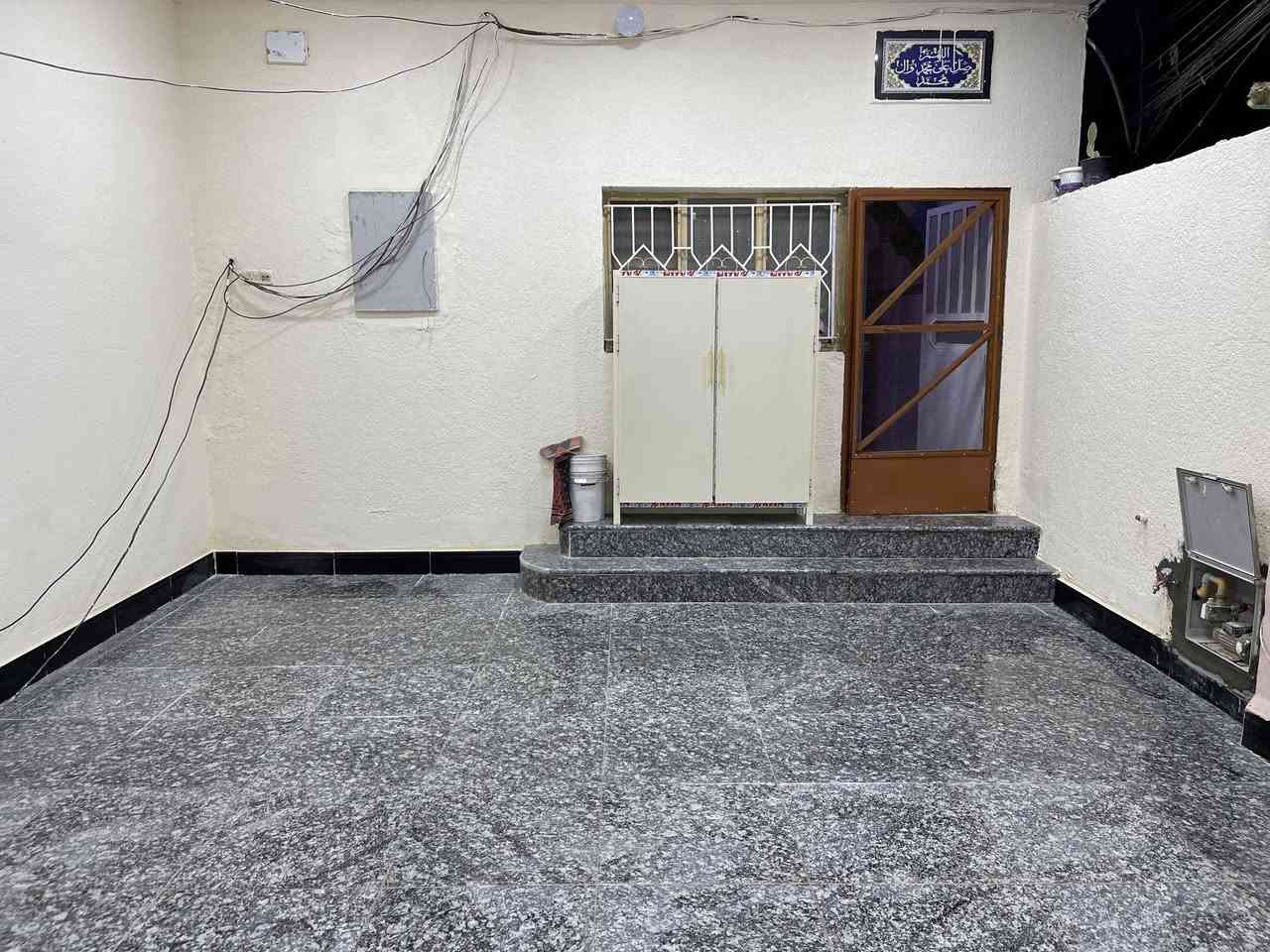 السلام عليكم
دار للبيع المساحه 250 م طابقين  يحتوي على ٥ غرف واستقبال وصاله ومطبخ وصحيات العنوان ميسان حي الحسين الجديد قرب جسر الناظم للاستفسار الاتصال على ***********
