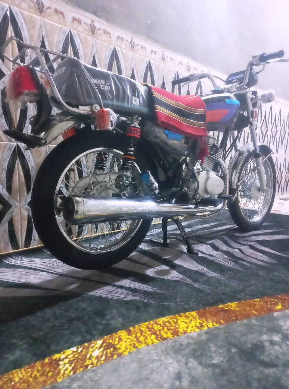 /سلام عليكم / دراجة للبيع تعمير شاصي اوراق اصولي 22/ سيد خلدون / اغراضه كله اصلي25 ما بيه برغي تجاري دراجه ما ماشيه هواي بس ساحكه ومضمومه صاله  شهرين ////س.            1400.      وبيهئ مجال   قليل   ه/***********
