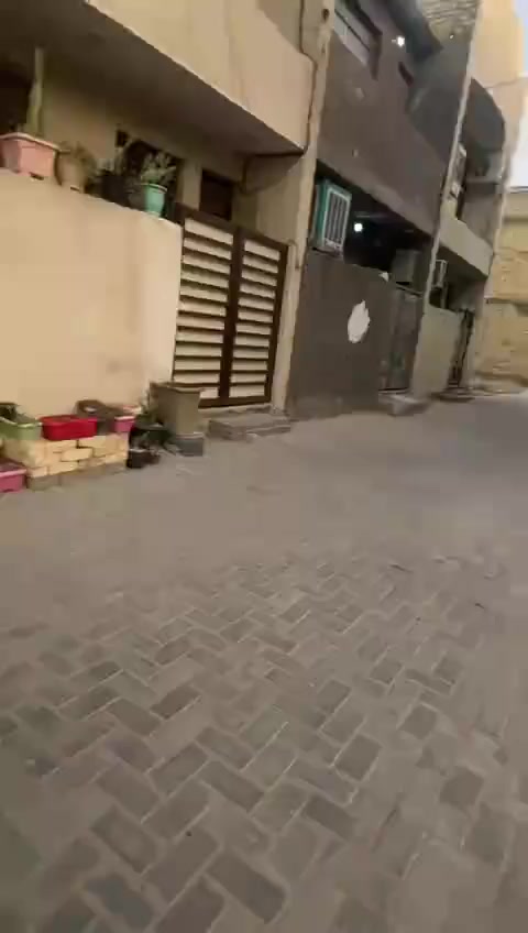 ‏دار هيكل للبيع مساحة 50 الواجهة5 متكون من3 طوابق
‏طابق الأول كراج واستقبال ومطبخ ومنور وخدمات
‏طبق الثاني غرفتين نوم وخدمات
‏طابق الثالث زيتونة وغرفة نوم وسط ح العنوان حي البساتين شارع أحمد الوائلي سند 25 الاستفسار *********** مكتب ديمة للعقار
