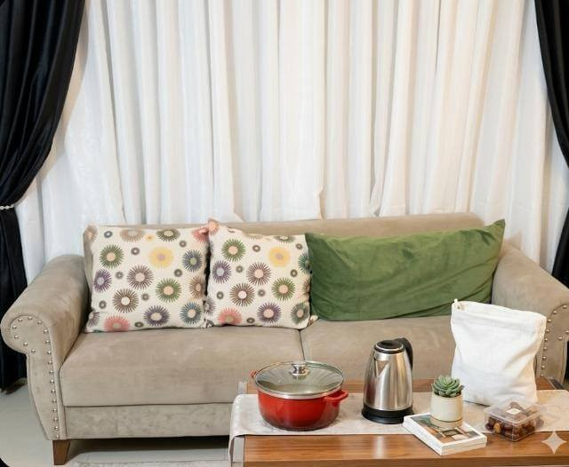 السلام عليكم متاح أغراض للبيع للاستفسار *********** الاسعار
كنتور ٣٠٠ الف
ثلاجه ٢٠٠ الف
براد ٥٠ الف قفل 
تخم ٢٥٠ الف  
بيهن  مجال بسيط
