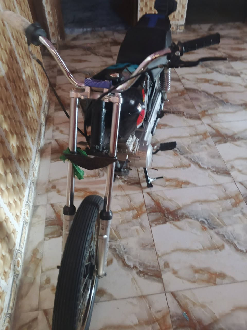 دراجه للبيع ب 500 وبيها مجال شويه.   ***********.     دراجه نظيفه ما مفتوح برغى منها الماكينه
