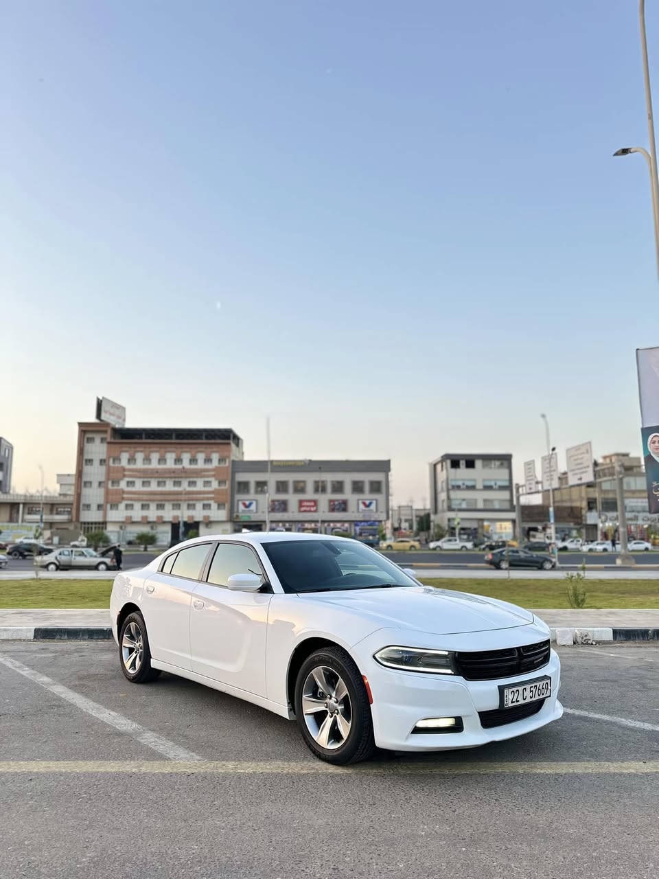 سلام عليكم 
دؤج جارجر 
مؤديل 2018
مواصفات SXT 
سيارة فول ؛ عدد سلايت 
شاشة كبيرة ؛ 
حساس ؛ 
شغال ؛ 
باقي مواصفات معروف 
سيارة كفالة عامة  
بدون كل شي 
مكينة كير كل كفالة 
ويل تاير (18 )بيلادي جديدة 
سنوي ؛ فحص ؛ هذه ؛ كل جديد 
سعر سيارة (238) بيها مجال 
مكان سيارة (بصرة) 
رقم موبايل:***********
