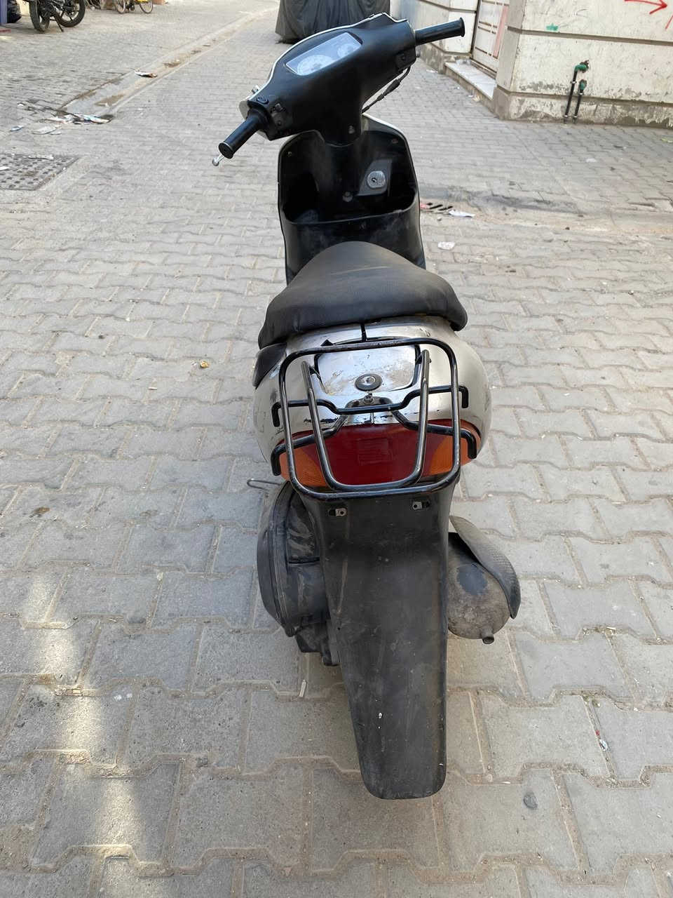 السلام عليكم
دراجة سوزكي 60 للبيع
Suzuki Let's II
* تايرات جديدة
* لايتات امامي + خلفي شغالة
* اشارات امامية + خلفية شغالة
* كاربريتر نظيفة
* صالنصة اصلية نظيفة
* عداد كيلو متر شغال
* كيچ بانزين شغال
* بريك امامي + خلفي شغال
* هورن شغال
* سلف شغال
* هندر شغال
((فقط يحتاجلهة تچفيت لو فشگ))
مكاني بغداد ***********
