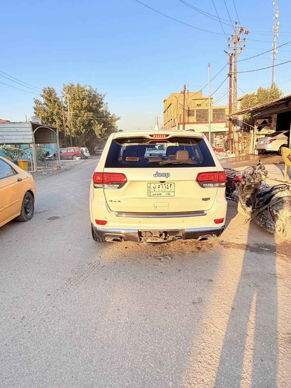 السلام عليكم
للبيع جيب فئة الS 2018 وارد امريكي بيها بنيد مبدل وجاملغين مصبوغات والمكينة 3600 بدون دواخل وبدون شواصي 
السعر 218 وبيها مجال 
العنوان بابل 
***********
