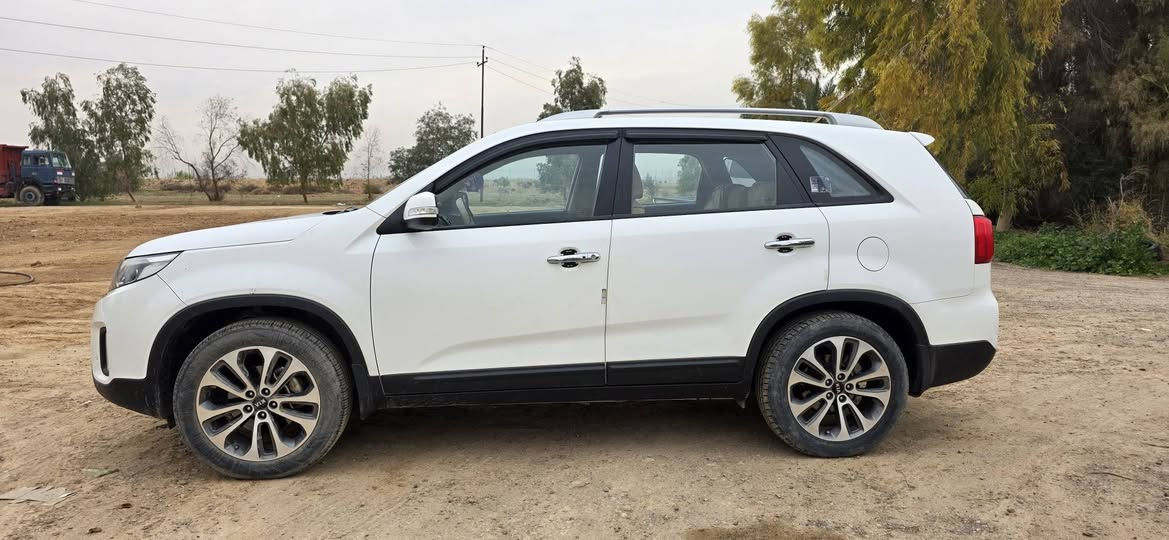 #للبيع
السلام عليكم 

سورنتو 2015 / V6 خليجي نص فول معروفه مواصفاتها 
محرك مبدل طابوكه جديد وكير مكفول ان شاء الله 
مكفوله مع بارد اقل لشبر 
ماشية 185 .
رقم كركوك .
مكاني تكريت 
سعرها 175 قفل 

للأستفسار ***********
