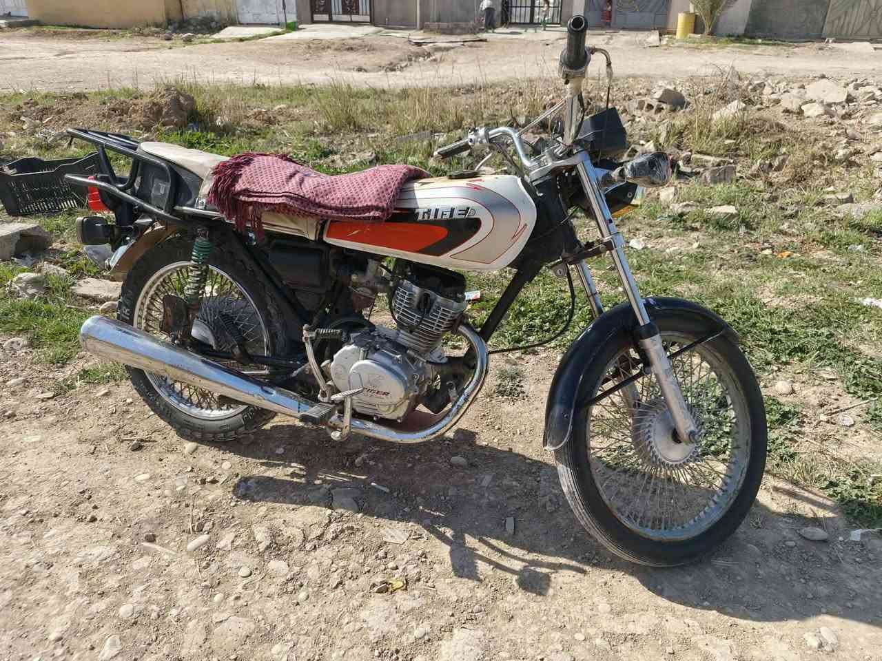 سلام عليكم  دراجة تايكر  موديل 21 دراجة حلو ونضيفه؟؟  محرك مامفتوح؟؟  سعر 450بيه مجال  / دراجة كامله مكمله👍🏻


**إذا كنت صاحب هذا الإعلان وتريد حذفه لأي سبب، رجاءا أرسل رسالة إلى الدعم الفني**