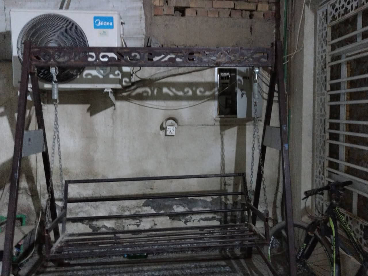 مرجوحة للبيع تفصال حديد ثقيل ناصرية حي الفداء سعر 175 بيها مجال ***********
