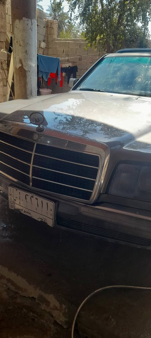 عندي مارسدس للبيع بلقسط بمقدمه موديل ٨٩ سياره جاهزه كير محرك بطه ٢٥٠٠
سياره ترايك للبصره 
السعر ٣٥
مقدمه ١٠
والشهر ٢
العنوان بغداد ابو غريب حي تميم هاتف ***********
***********
