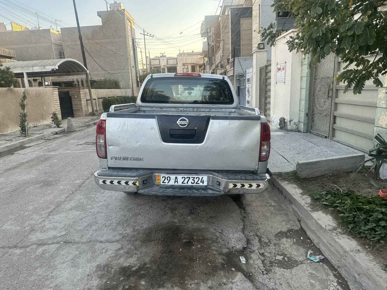 السلام عليكم نيسان فرونتير 2012 السياره بيها مكينه ابيعلك كايمه والكشر شوفه عينك صدر خير من الله كير هم خير من الله المكينه معلك بيها ولف لتجي وتكلي شبيها مابيها ابيعلك زوج ارقام وتحويل ورقم واسط دولي باسمي مكانها بغداد حي التجار مقابل الامن العامه وهذا رقمي الي تعجبه يخابر ويدلل *********** وعارضها ب٨٣ وبيها مجال
