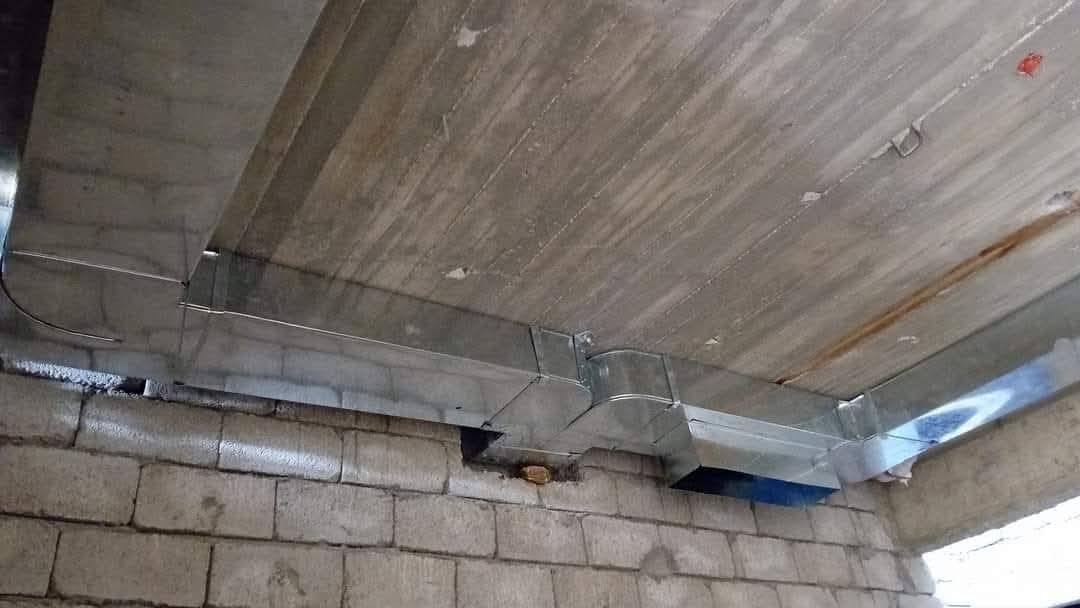 دكتات تبريد مركزي  مجاري هوائيه
شغل شرط هندسي وتوزيع الهواء بالتساوي وسليكون لمنع التسريب وتثبيت سيبورتات
#مهندسين #مقاولين #بناء #دكتات
***********
***********
