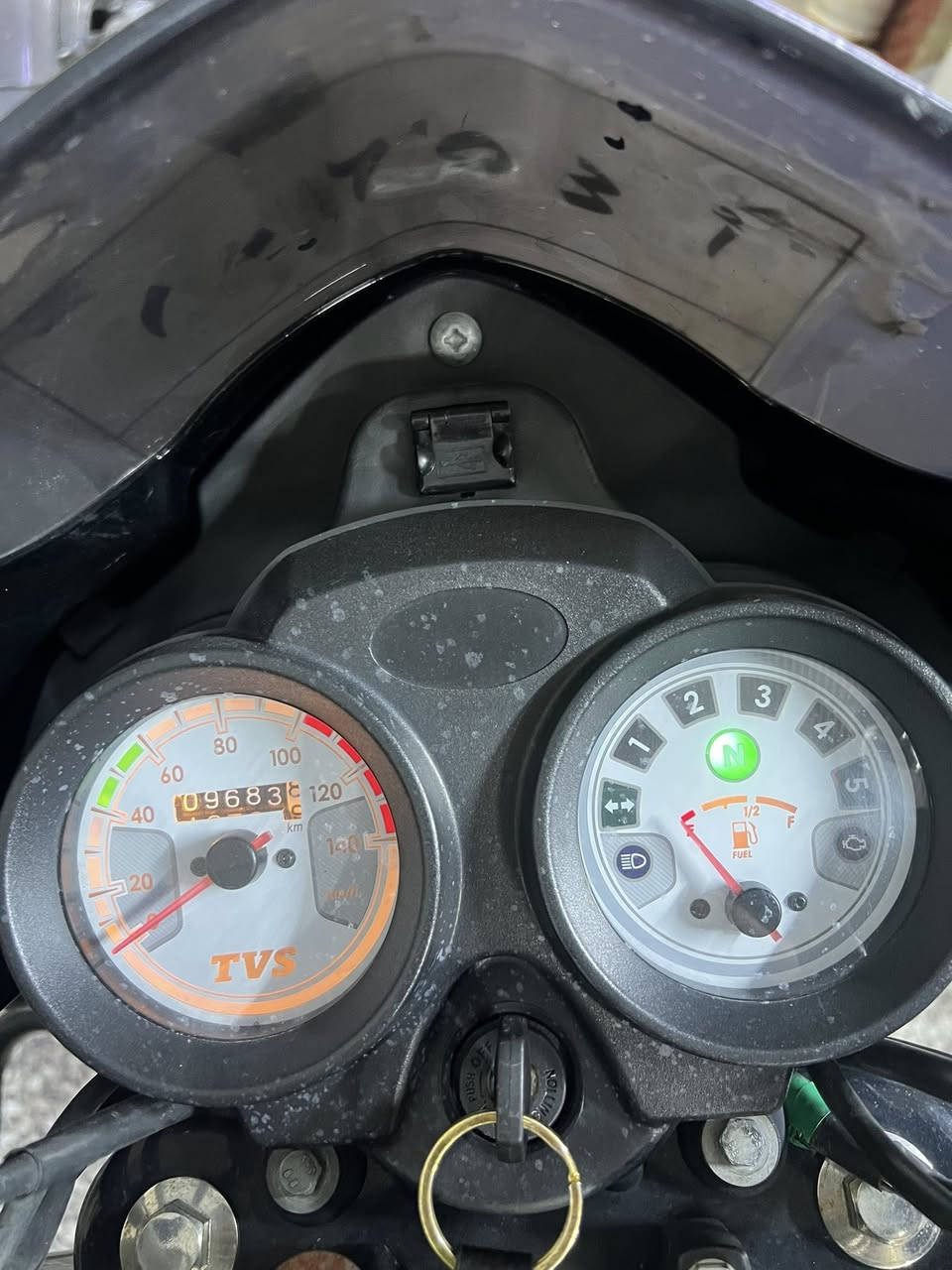 السلام عليكم دراجه بوكسر TVs للبيع مديل 2021 دراجه جديده ماشيه 9الالف اي نقص مابيه رقم باسمي سعر خاص رقم الاستفسار 
***********
