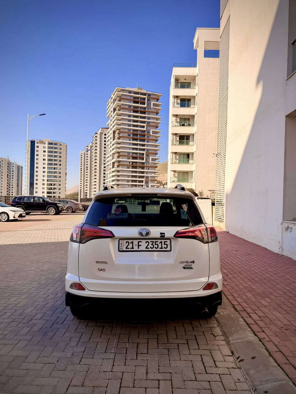 تويوتا راڤ4 خليجي -ساز
موديل ٢٠١٨ -ابيض

ماشيه ١٢٤٠٠٠ الف كيلو

محرك او گير بشرط

مواصفات 4*4 

سياره ما بها نقص 

بها نص چاملغ صبوغ فقط

مكان سياره :سليمانيه :شارع ٦٠

رقم صاحب سياره :***********
