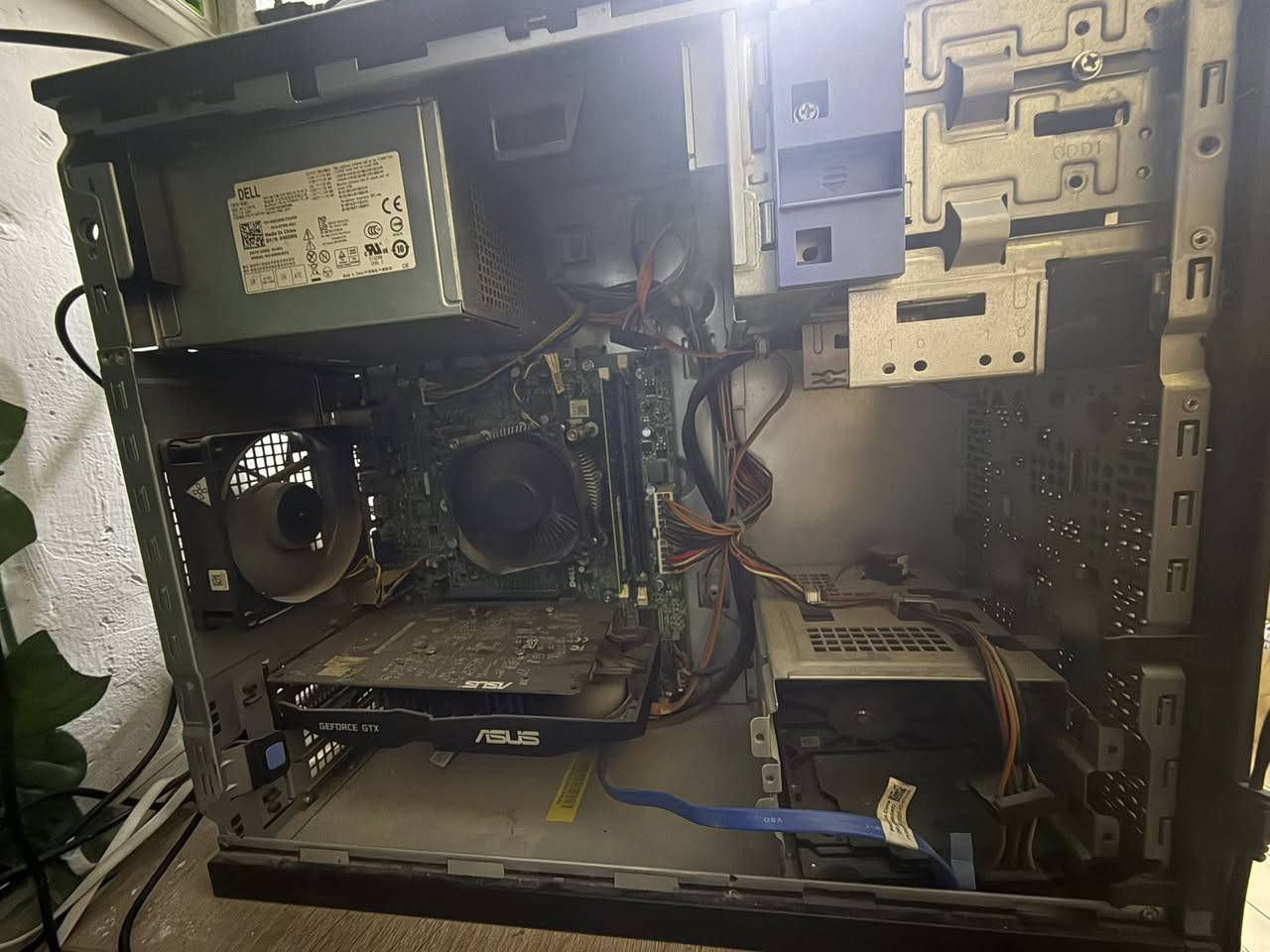 250الف كامل واذا بدون الهارد الخارجي ولثنين جوستك 200 الف
Core i3 

GTX 1050  جديد

RAM 8GB D4

With 20” monitor + mouse + keyboard + headset

Justk 2 جديد

USB 3 -port hub

SSD 128

HDD 500

الألعاب gta5 +BF1+pubg+pes2018

بغداد الشعب

***********
