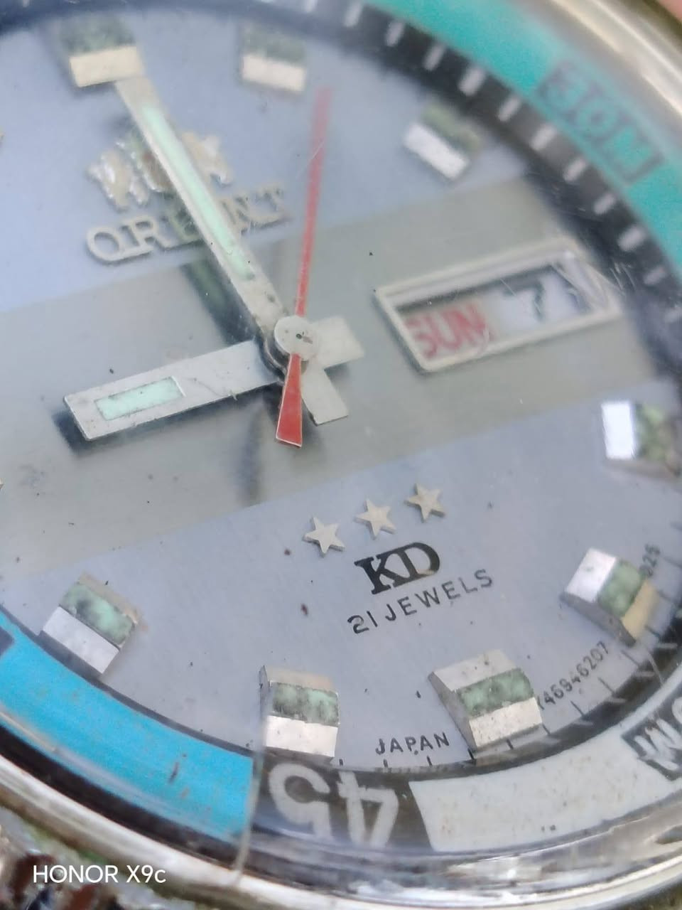 اورينت KD ORIENT
قطر 43
نظافه 90%
دي ديت
رنك دوار
وقت مظبوط
فطر بلجامه
.......................
السعر (80)  الف مع التوصيل سعر نهائي
***********9
