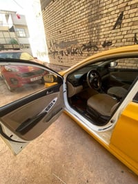 اكسنت موديل 2015 خليجي لون ابيض مصبوغه عام اصفر مبدله بس دعاميه فقط مك...