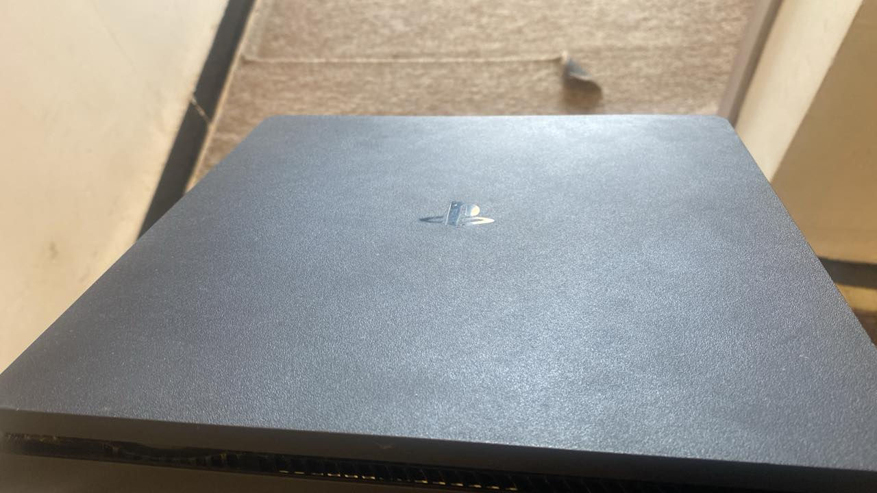 سلام عليكم شباب عدي بلي فور مهكر جديد مامفتوح لوك ستيكر ويه جوستكين ويه كيبل HD وشاحنه مال اليده بي العاب ٦ جي تي اي فايف نص تختين و وانا معه الافظل و كدفور الجزء الخامس  وبيس ٢٠٢٦ و السراب لعبه عربيه وعراقيه حته مناطقه و لعبه سيارات مال بلي تو يلعبوه ثنين البلي جديد بمعنه الكلمه السعر ٣٥٠ وبي مجال لان البلي جديد حته خدوش مابي


**إذا كنت صاحب هذا الإعلان وتريد حذفه لأي سبب، رجاءا أرسل رسالة إلى الدعم الفني**