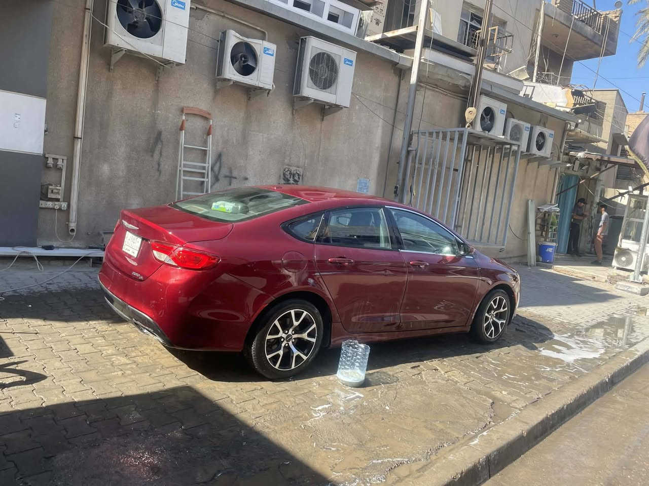 سلام عليكم للبيع c200 موديل 2015 لون ماروني رقم بغداد مداور ثاني يوم حادثها 3 قطع  بدون دواخل استعمال منزلي فئه S شفتات ستيرن كشن حضن وباقي المواصفات معروفه مكانها بابل مركز المدينه الاتصال *********** 
السعر 86 وبيها مجال
