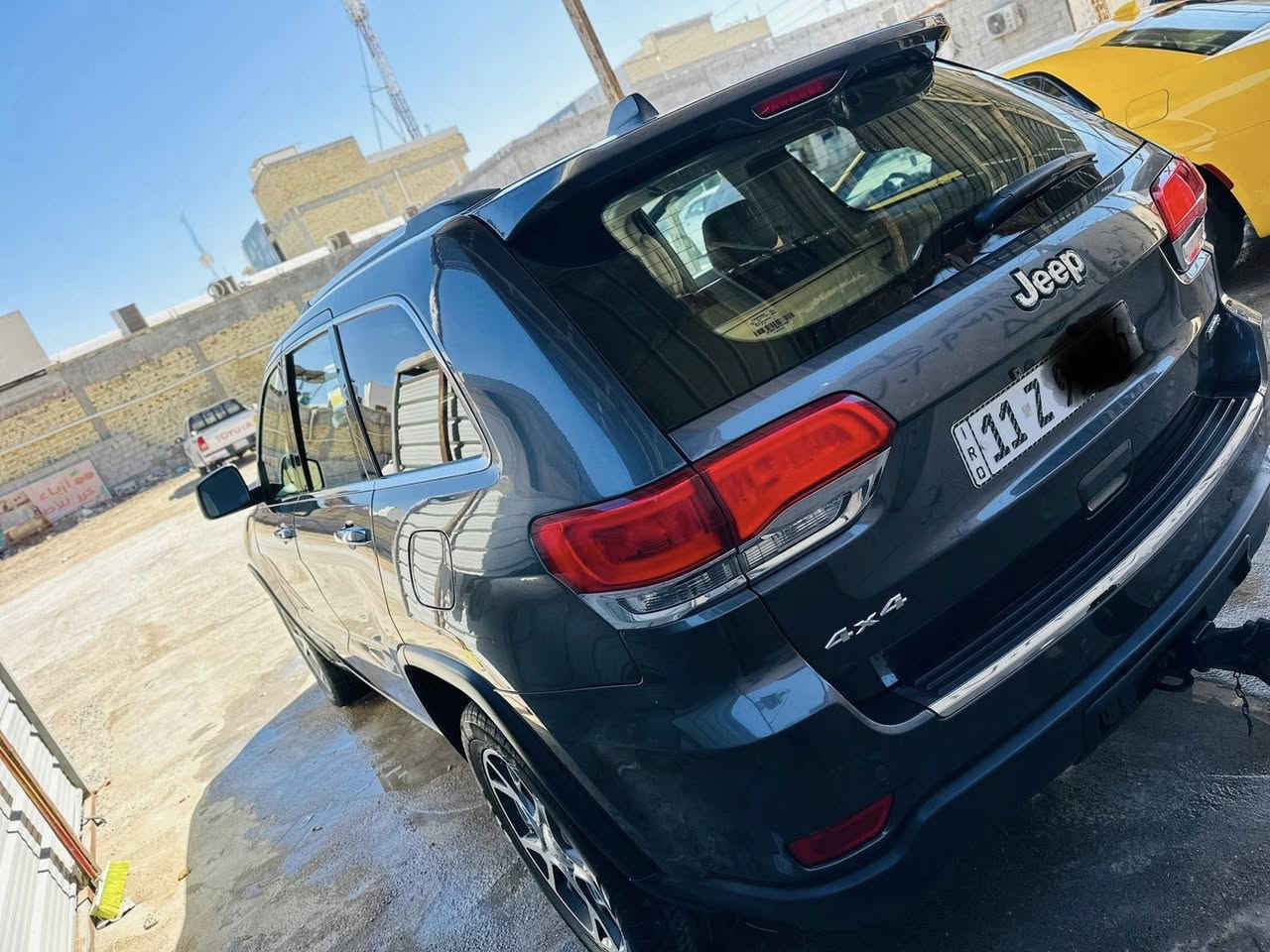 جيب لمتد فول فتحتين موديل 2019 حادثه بنيد وجاملغ امامي جه السايق ماشيه 98 الف كيلو منر يعني مو ميل بالميل تقريباً ب 70 الف ميل تخم تاير حداديه جديده مكينه وكير كفاله سياره خير من الله بسمي بيع او مراوس للاستفسار على الرقم ***********
