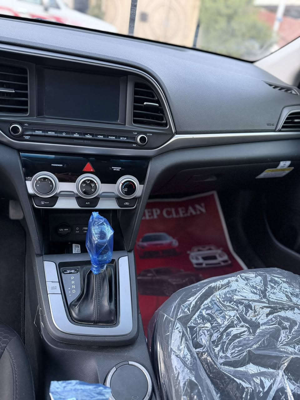 السلام عليكم
لنترا موديل 2019
رقم اربيل 
سنويه وهزه جداد
محرك 20 دوش
كير اي تي المرغوب 
الضرر موجوده الصور 
بدون دواخل بشرط 
مكان السياره موصل ايسر 
السعر (((143)))وبيها مجال بصيط
***********
