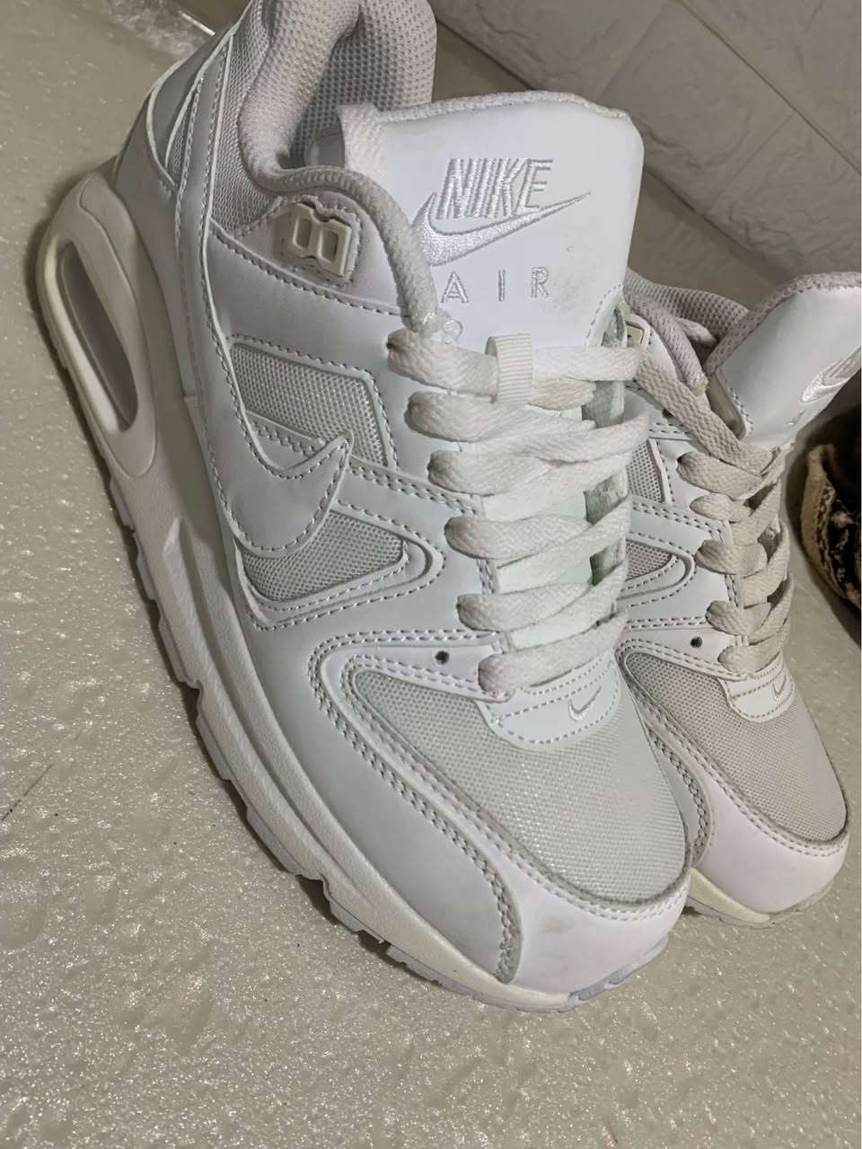 دوو جوت كاله ى ماركه ى (nike) و (àir) به ريتانيه
قياسى ٤١ و ٤٢ 
نرخي هه ر جوتيك ٥٠$ 
*********** السليمانية, العراق
