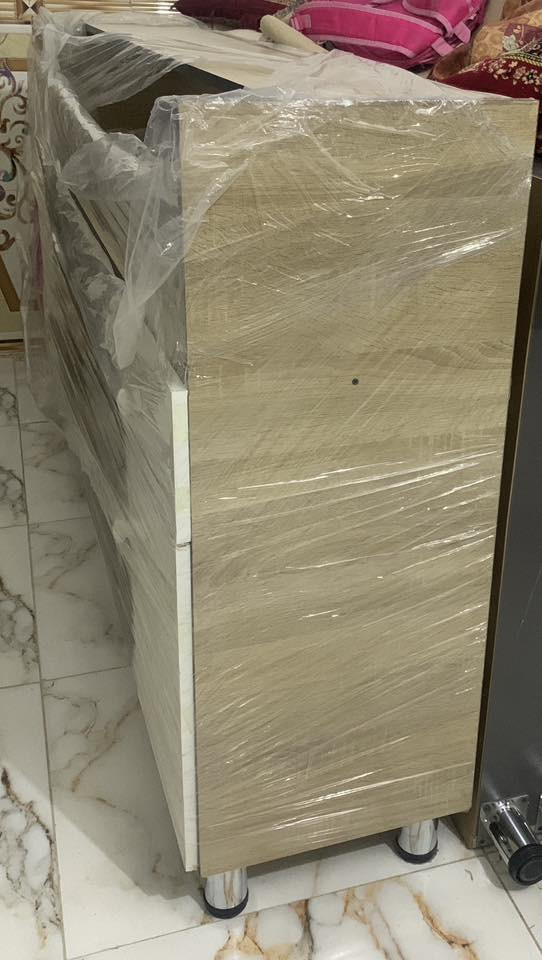 السلام عليكم رفوف للبيع هن وميزهن 10 رفوف الرف الواحد ع70 الف نوعيه الاصليه والميز مترين كاشير  غير مستعملات جديدات
للأستفسار اكثر: ‭0783 103 5789‬
